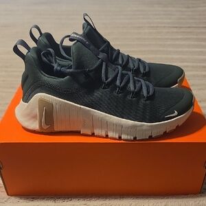 Nike Dark Green Knit Trainers with Cream Midsole